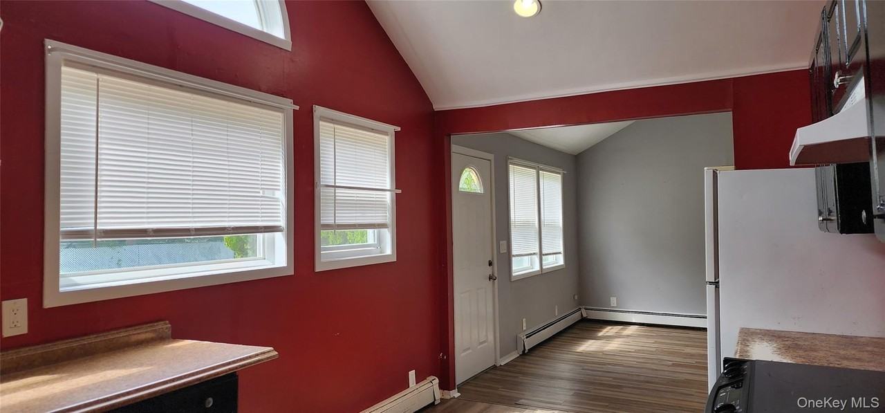 79 Hemlock Dr - Photo 3 of 12