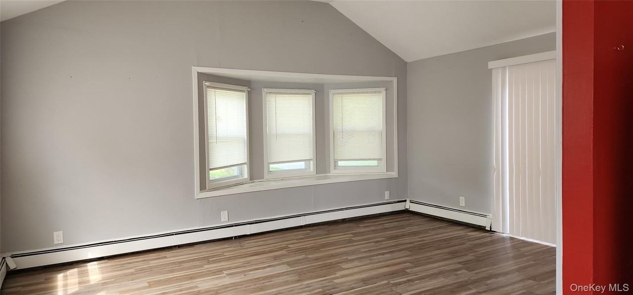 79 Hemlock Dr - Photo 4 of 12