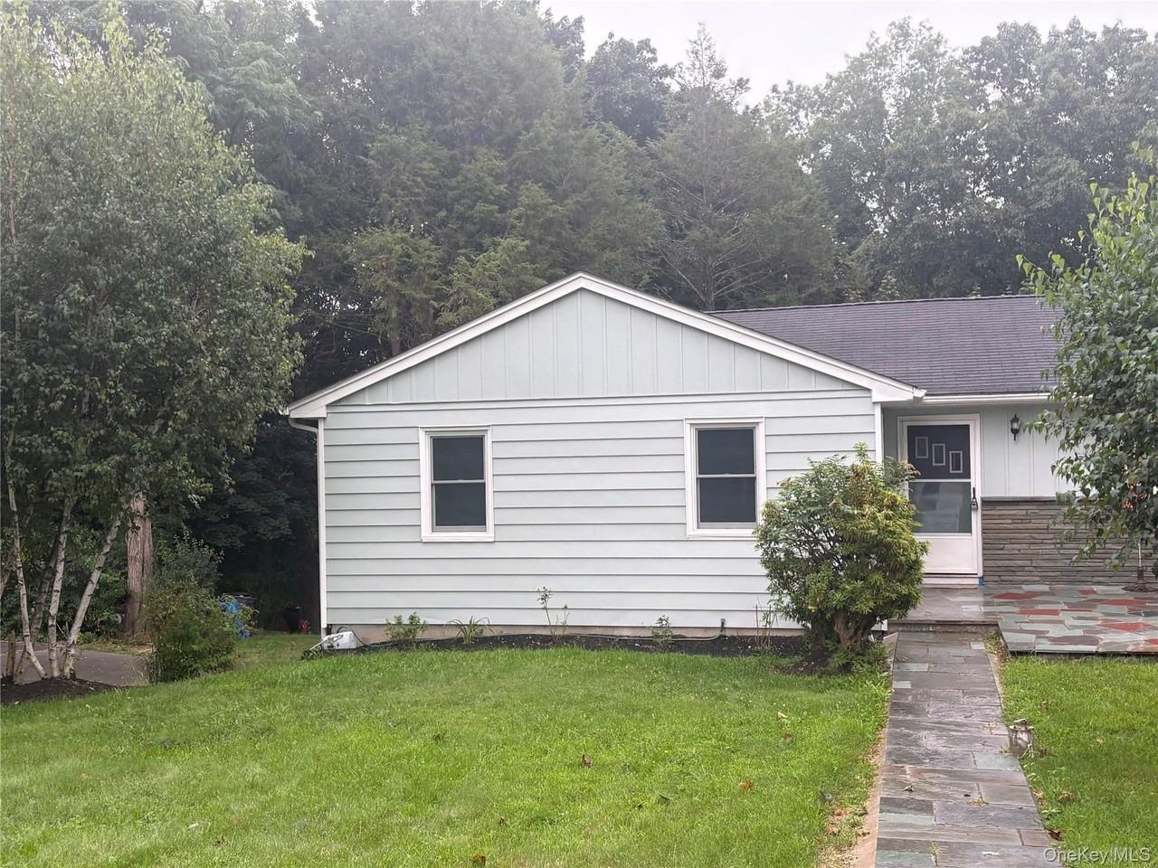 18 Robin Hill Dr - Photo 2 of 20