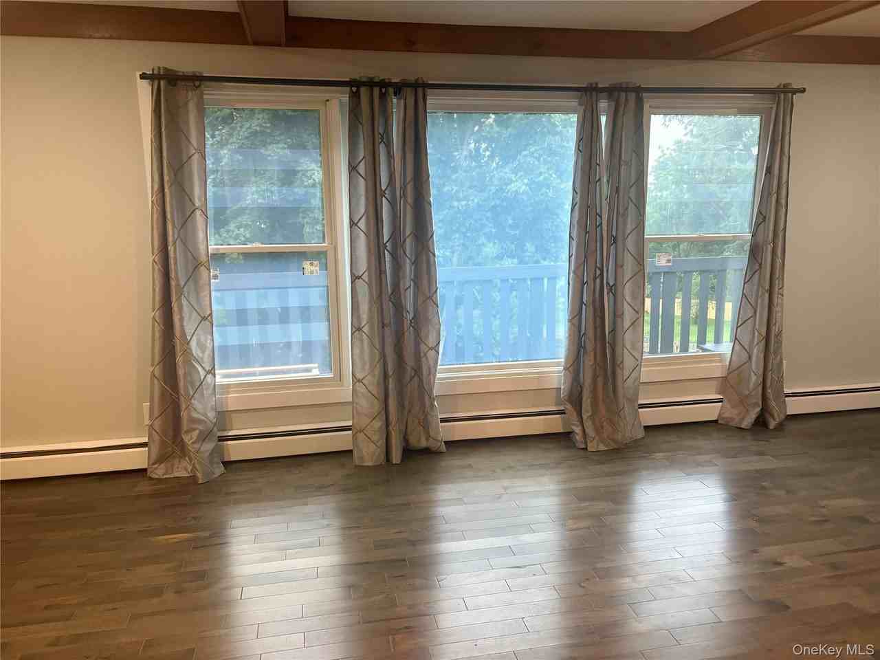 18 Robin Hill Dr - Photo 4 of 20