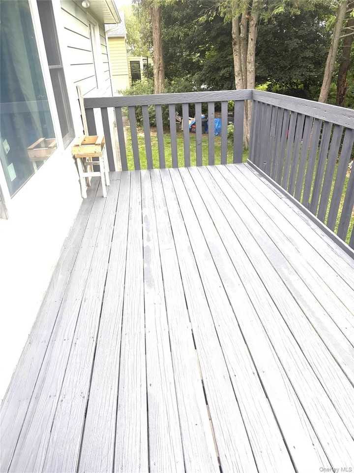 18 Robin Hill Dr - Photo 5 of 20