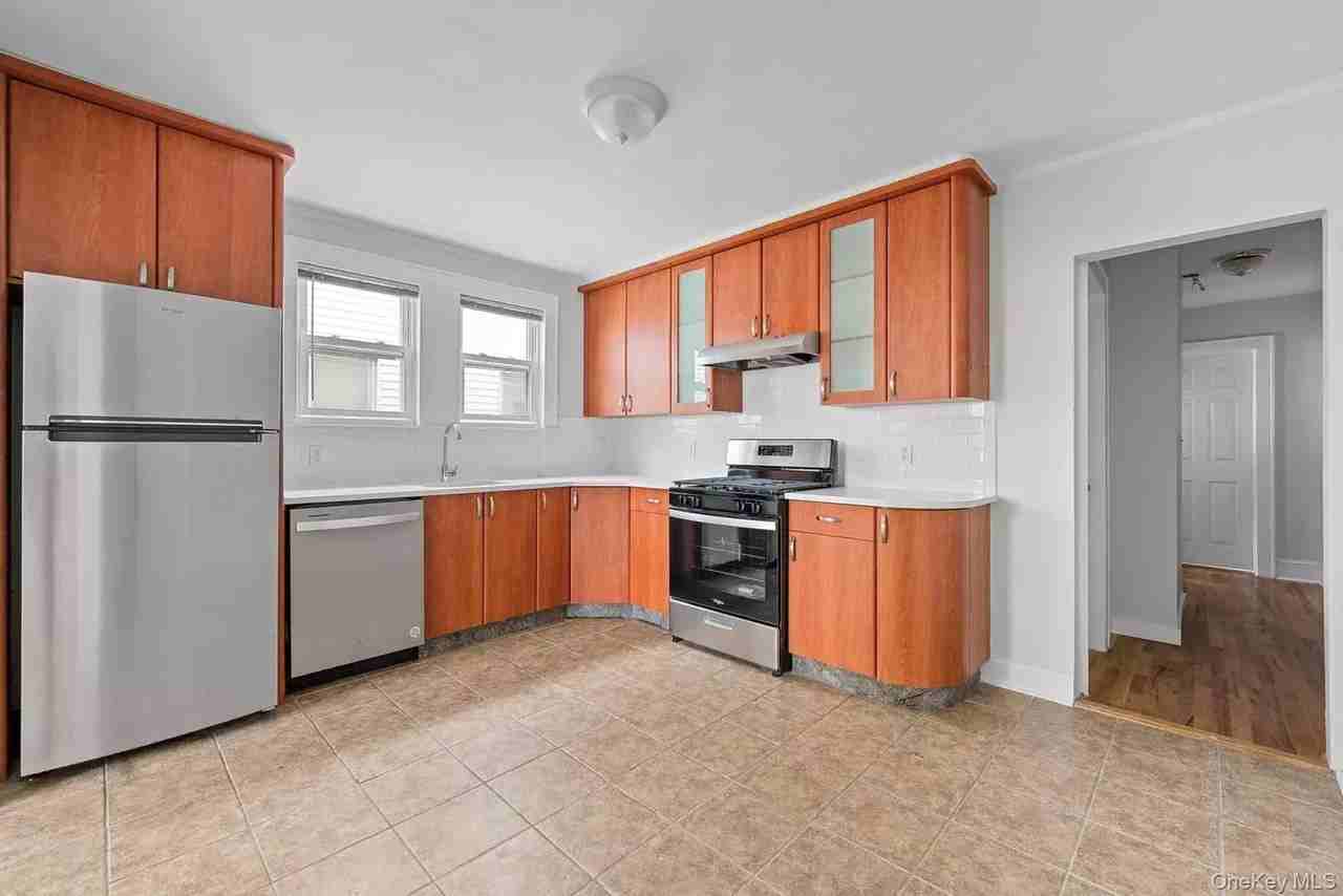 243 Maple Ave #1B - Photo 2 of 14