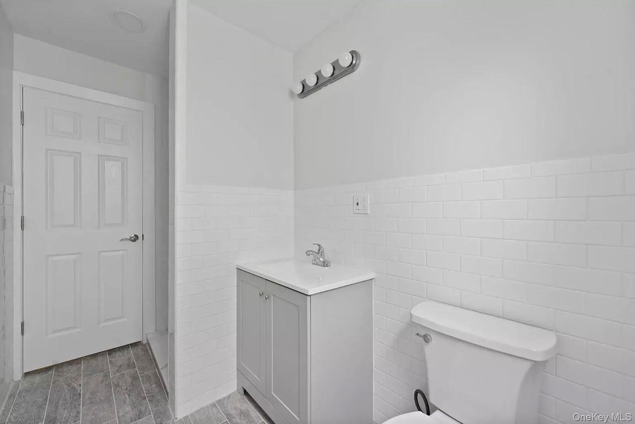 243 Maple Ave #1B - Photo 4 of 14