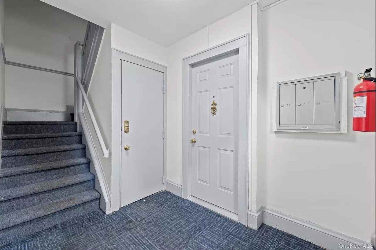 243 Maple Ave #1B - Photo 5 of 14