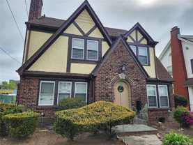 21 Nassau Pl - Photo 1 of 1