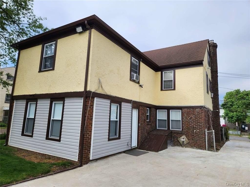 21 Nassau Pl - Photo 4 of 27