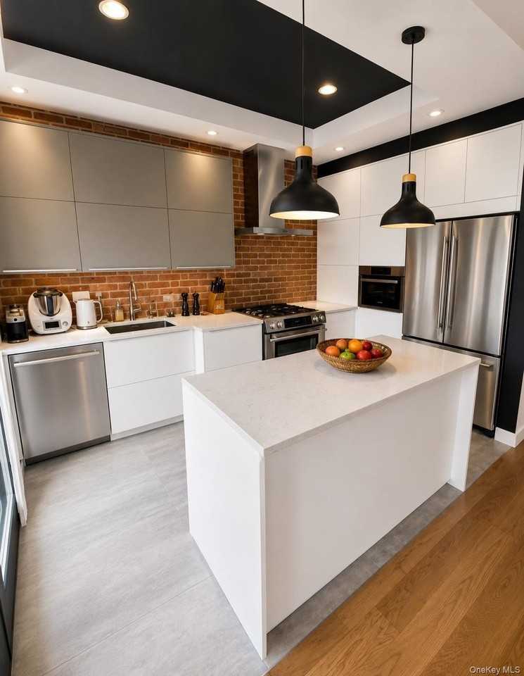 7822 81st St #1 - Photo 4 of 12
