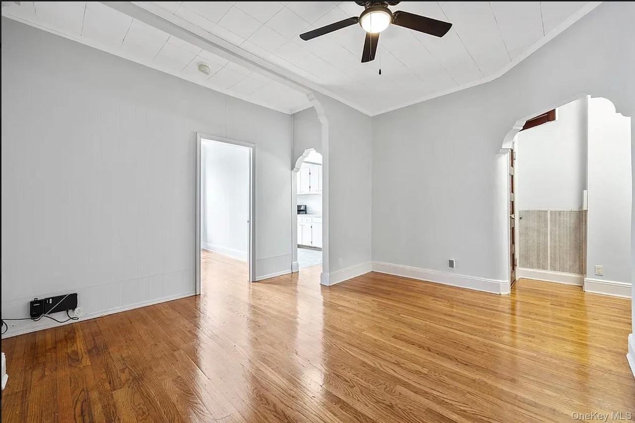 7152 68th St #2R - Photo 6 of 7