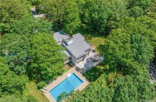 featured image of 19 Woodland Way