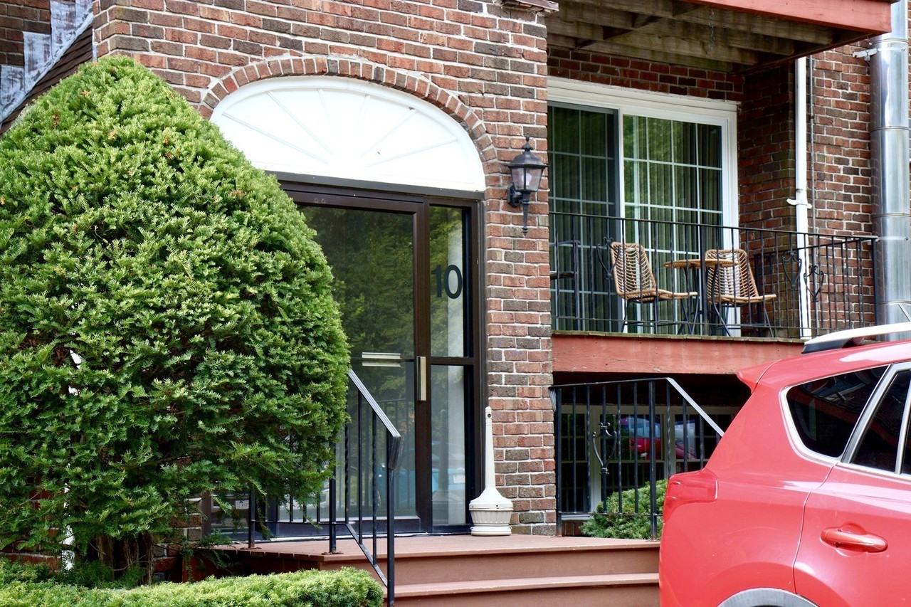 10 Williamsburg Ct #3 - Photo 2 of 17