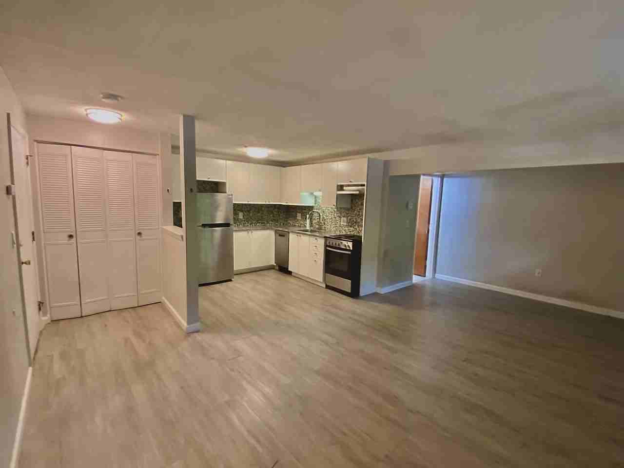 10 Williamsburg Ct #3 - Photo 3 of 17
