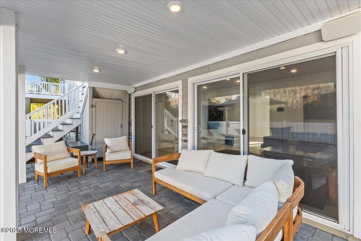 382 Western Ave - Photo 4 of 50