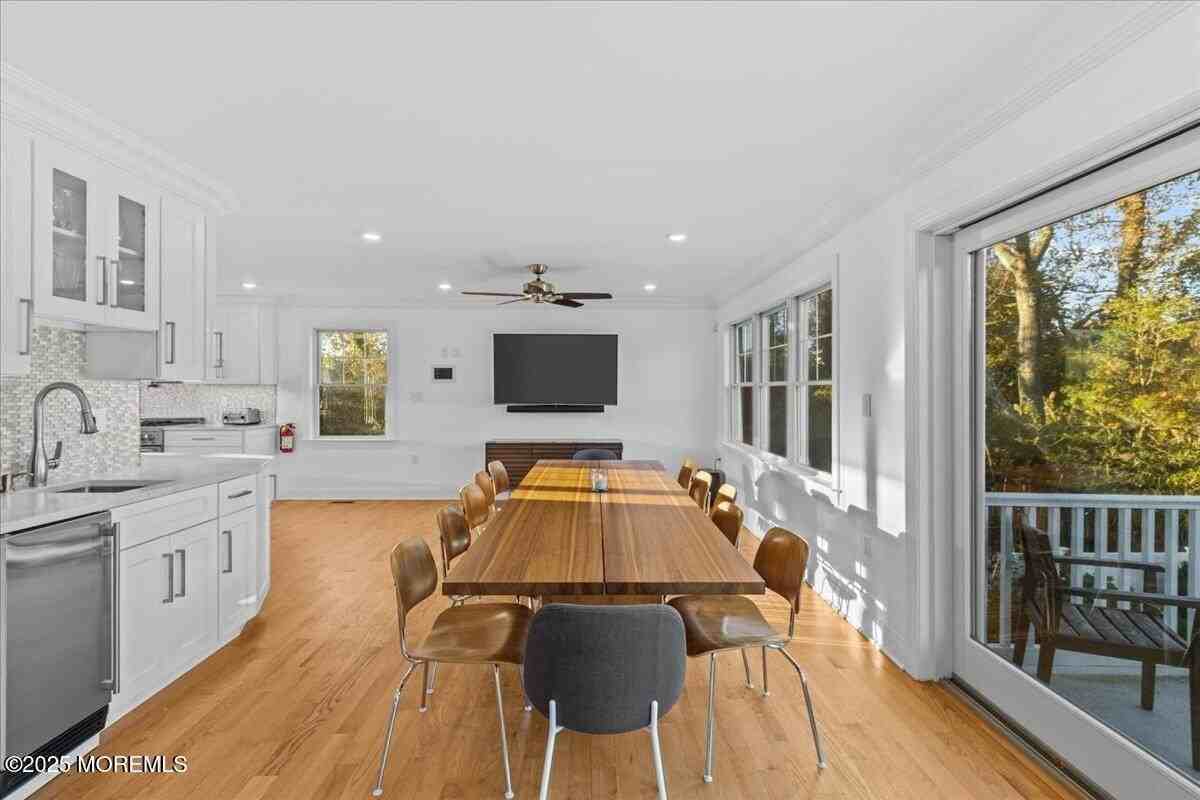 382 Western Ave - Photo 5 of 50