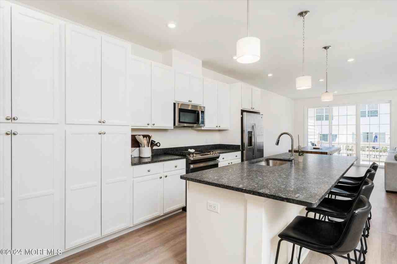 3327 Poplar Pl - Photo 4 of 40