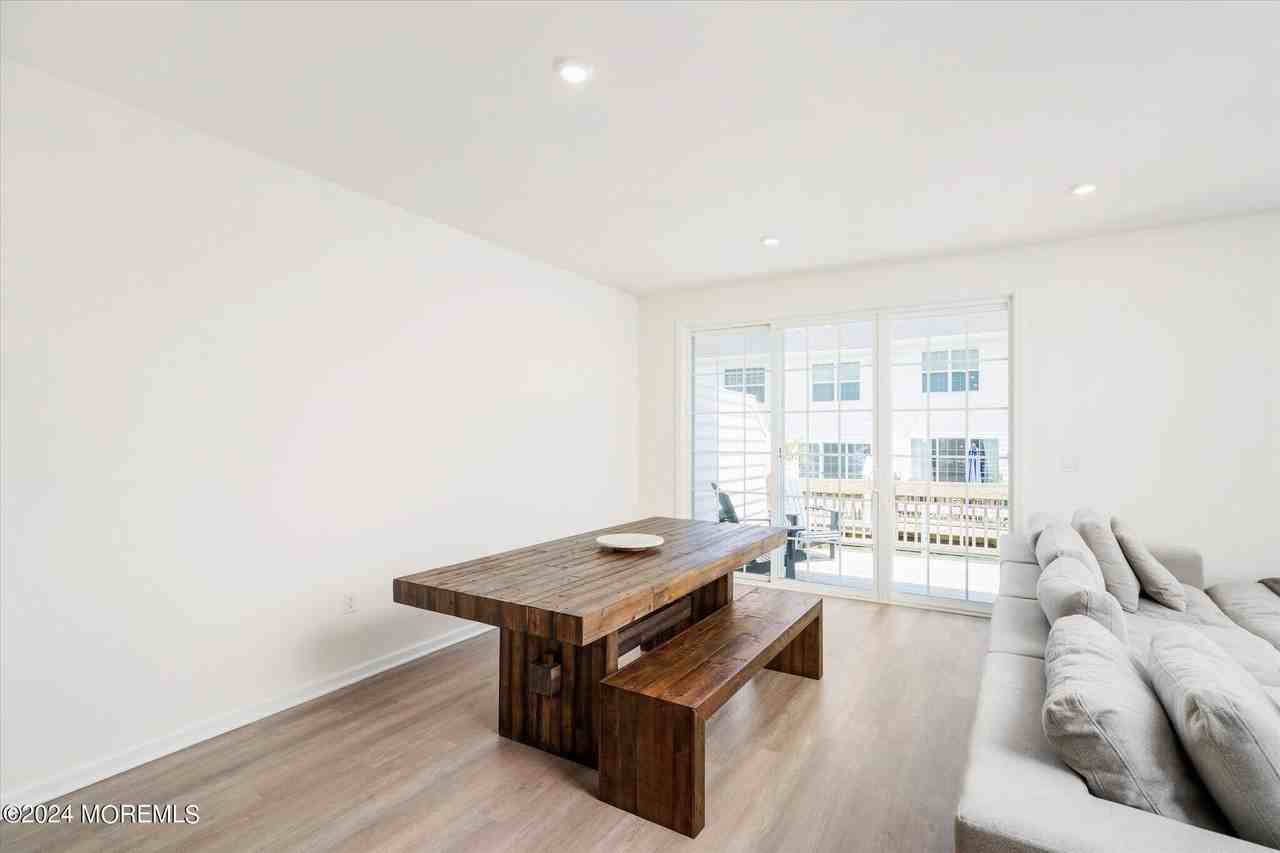 3327 Poplar Pl - Photo 7 of 40