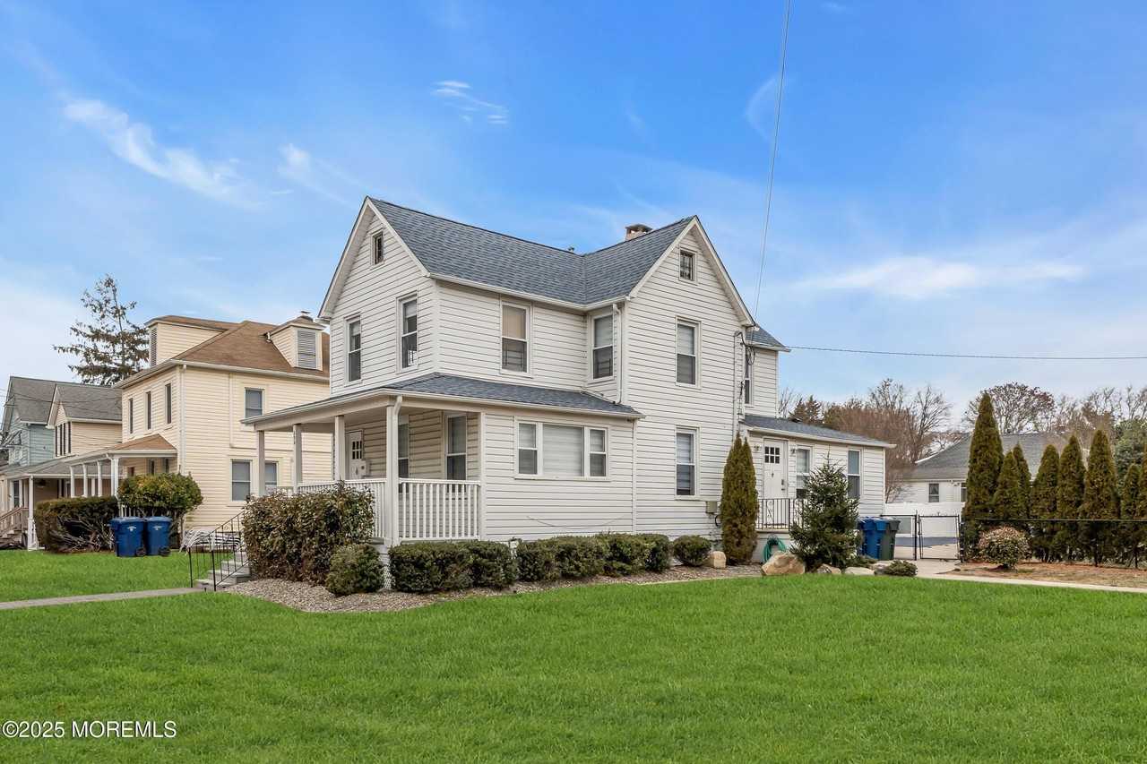 323 Roosevelt Ave