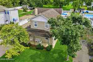 featured image of 370 W Park Ave
