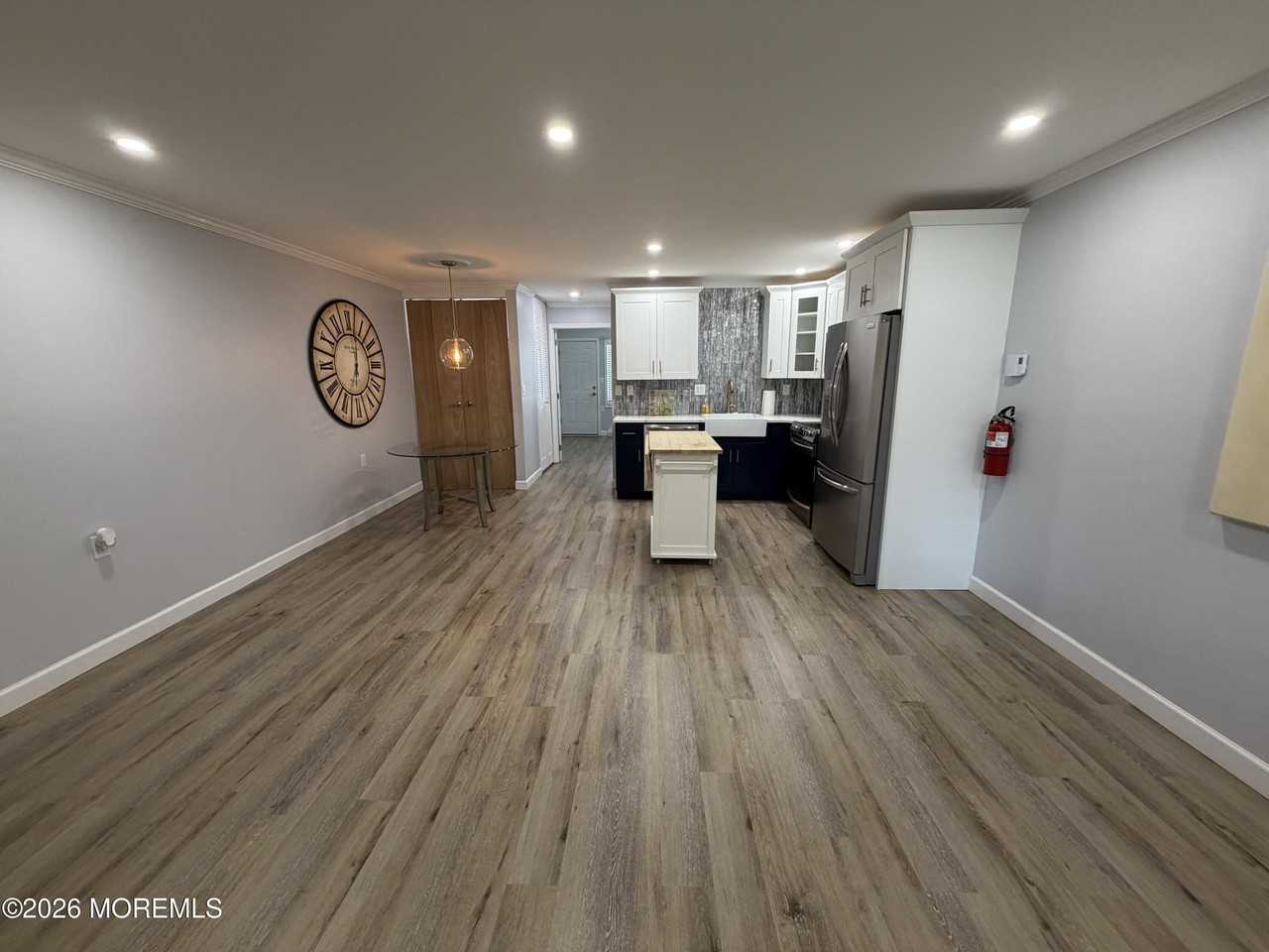 533E Dartmoor Ct - Photo 4 of 27