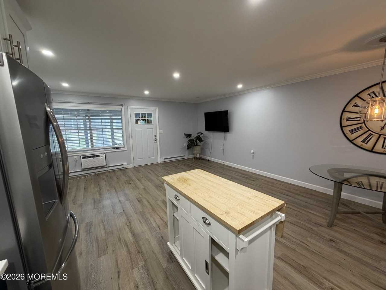 533E Dartmoor Ct - Photo 6 of 27