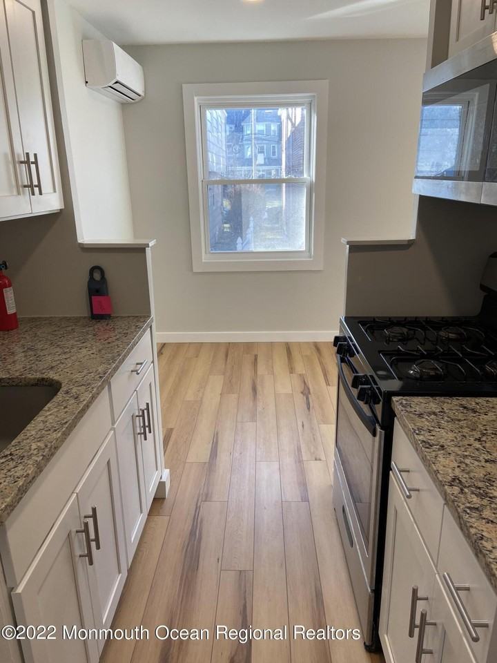 407 8th Ave #1D - Photo 2 of 8