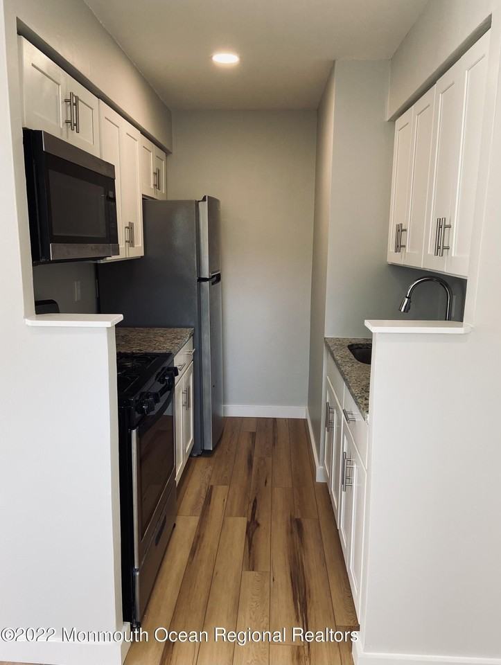 407 8th Ave #1D - Photo 3 of 8