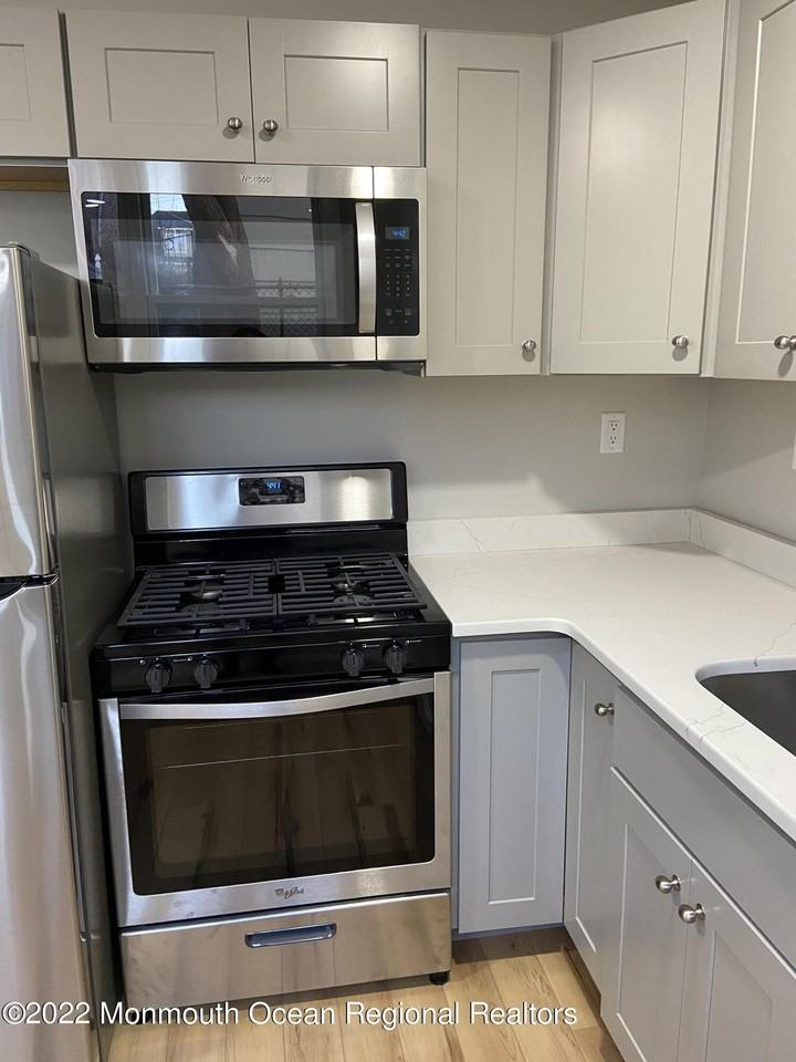 407 8th Ave #1D - Photo 4 of 8