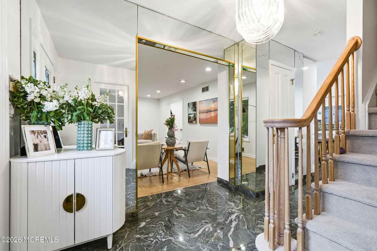304 Monmouth Rd - Photo 6 of 46