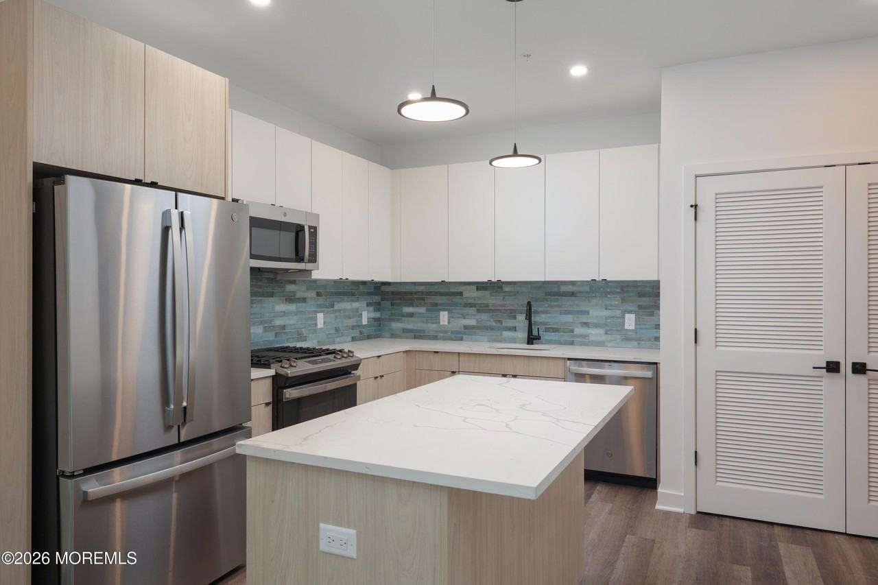 6 W End Ct #203 - Photo 5 of 11