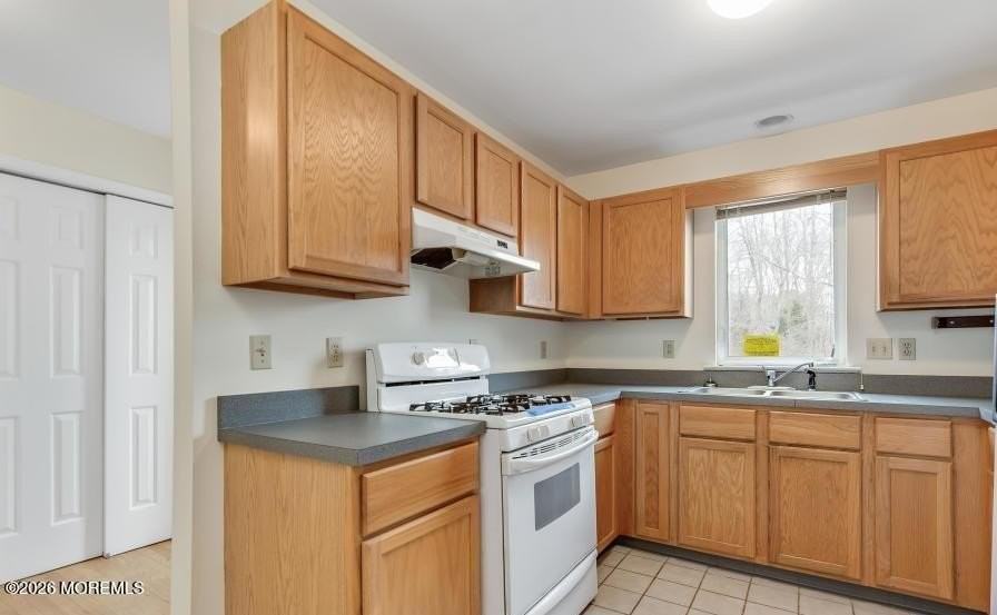 102 Demmy Ave - Photo 4 of 27