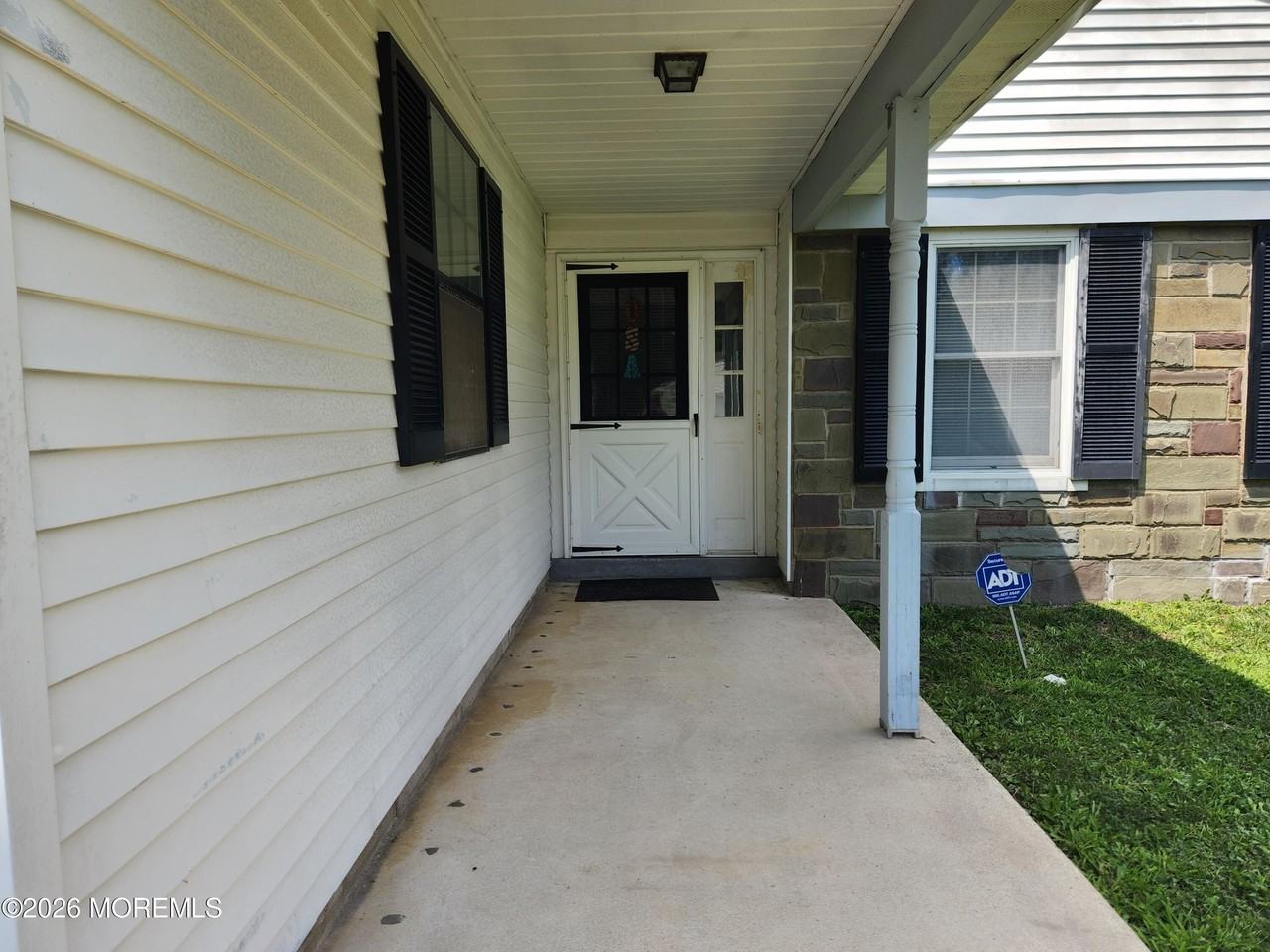 206 Yorktowne Dr - Photo 2 of 15