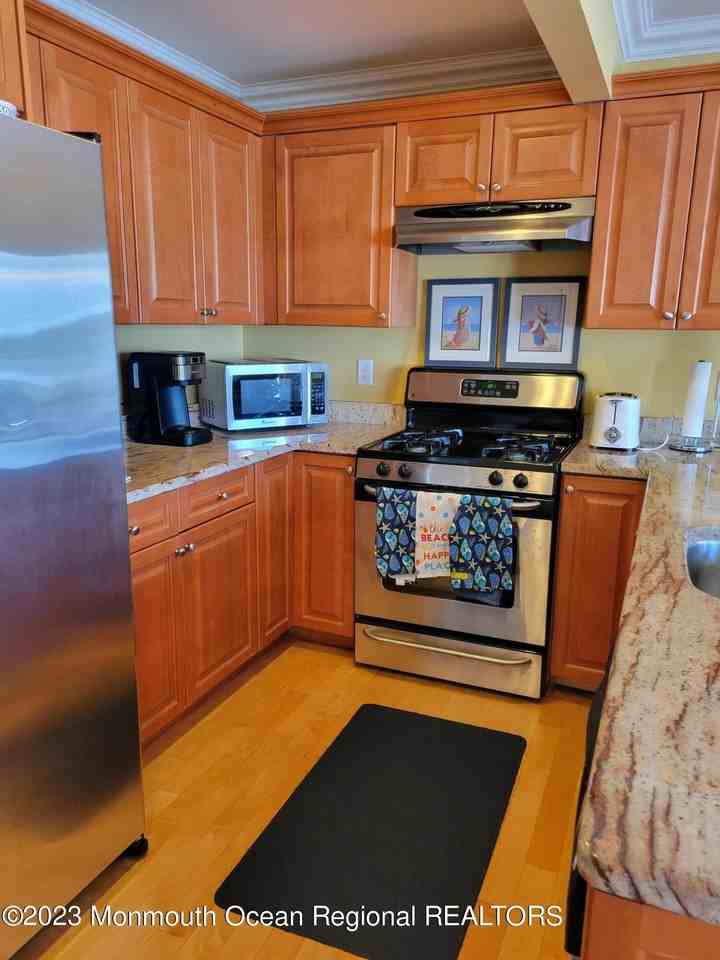 27 Broadway - Photo 3 of 15
