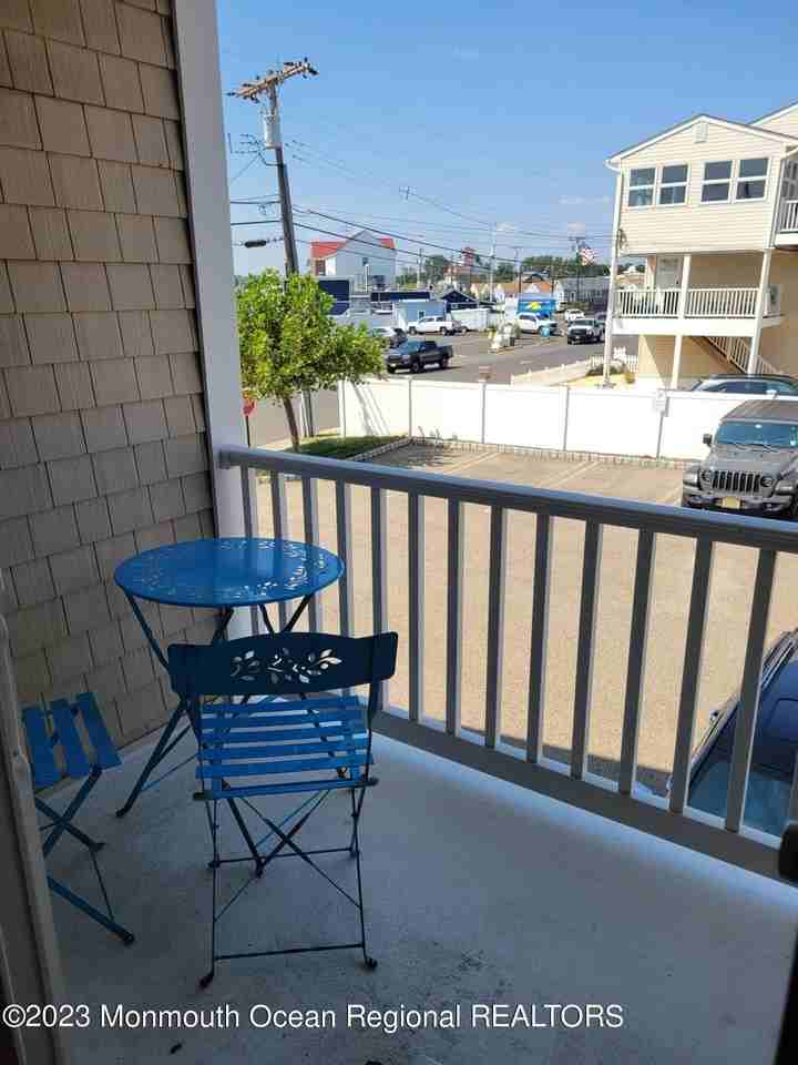 27 Broadway - Photo 6 of 15