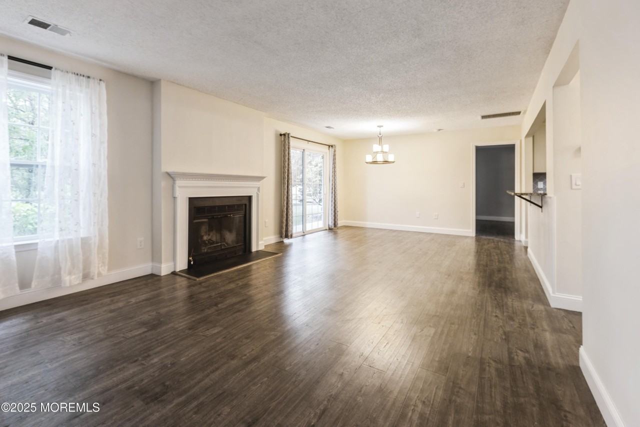 11 Boise Ct - Photo 2 of 30