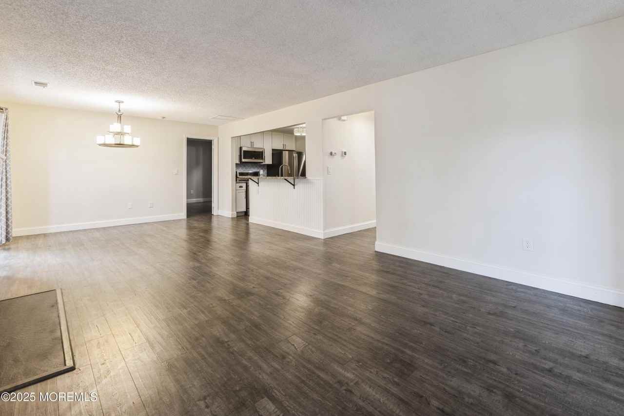 11 Boise Ct - Photo 5 of 30