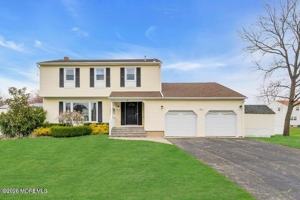featured image of 19 Fieldstone Ln