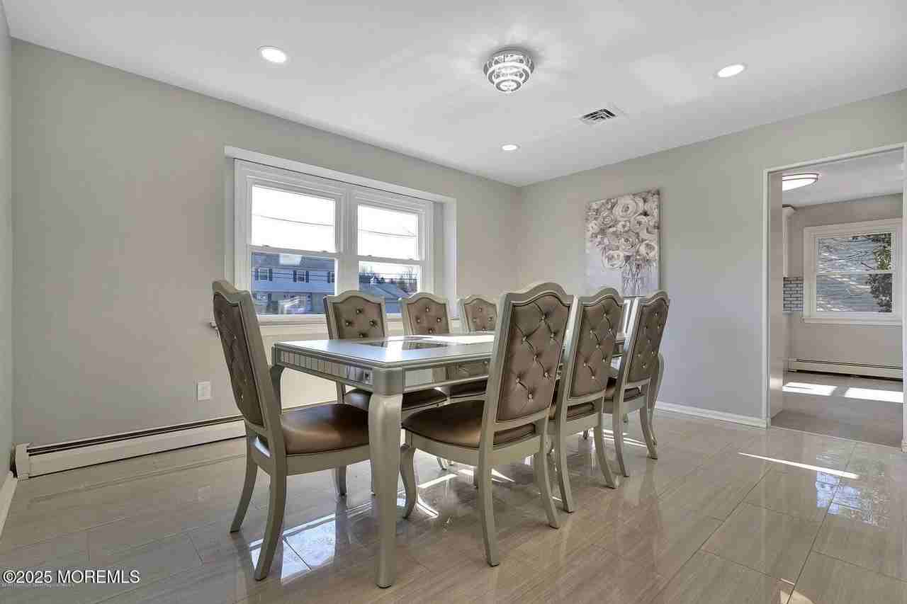 245 Brighton Ave - Photo 4 of 27