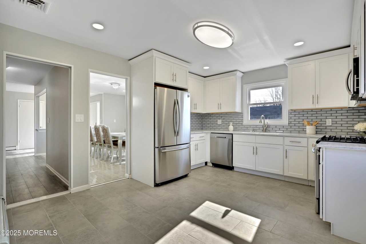 245 Brighton Ave - Photo 6 of 27
