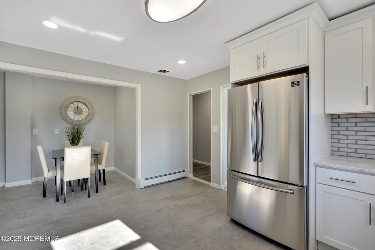 245 Brighton Ave - Photo 7 of 27