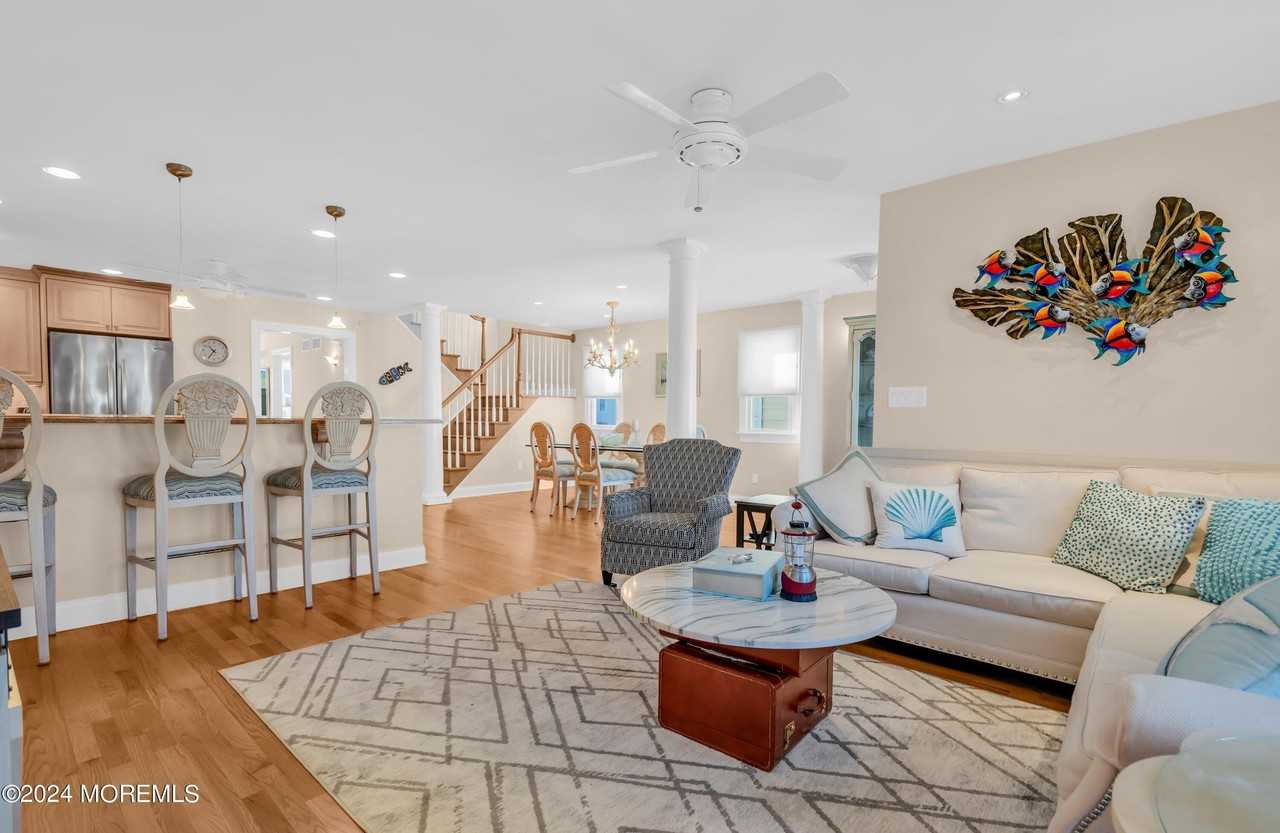 18 Meadow Ave - Photo 3 of 50