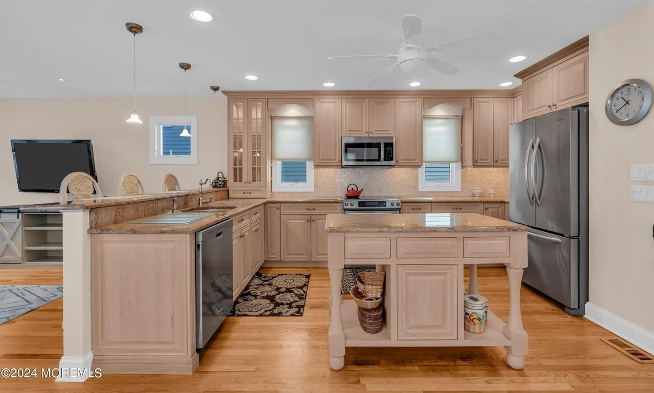 18 Meadow Ave - Photo 7 of 50