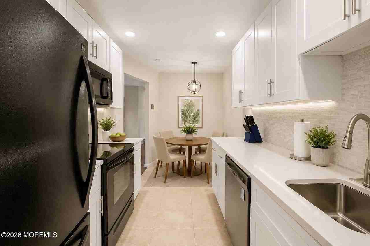 125 Amberly Dr #F - Photo 4 of 22