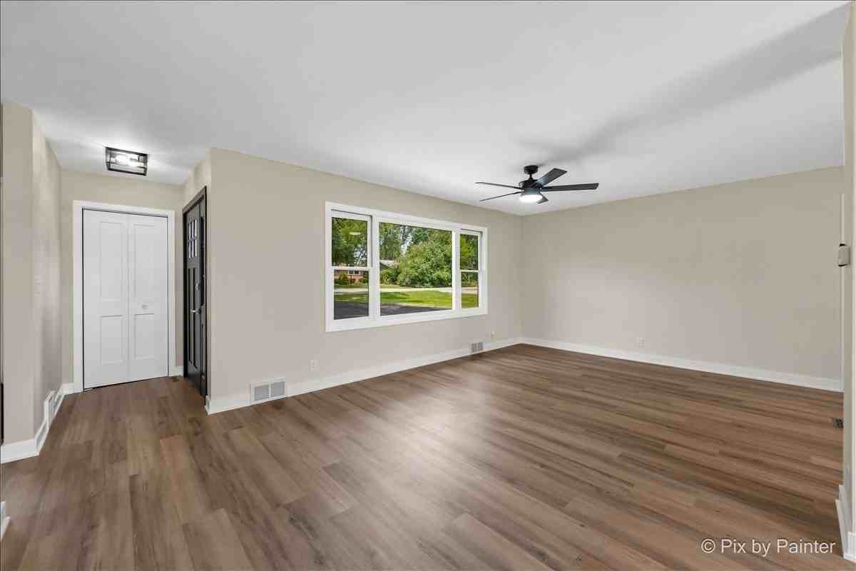 355 Hilltop Dr - Photo 4 of 21
