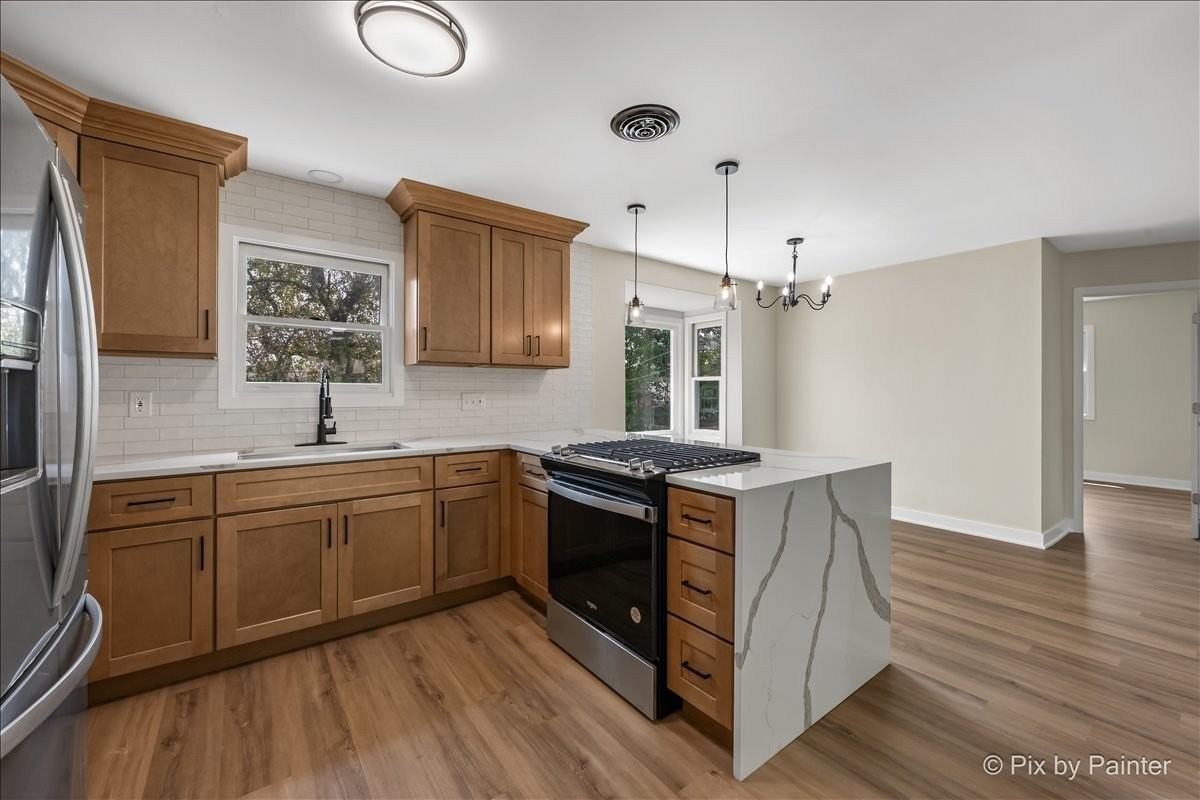 355 Hilltop Dr - Photo 5 of 21