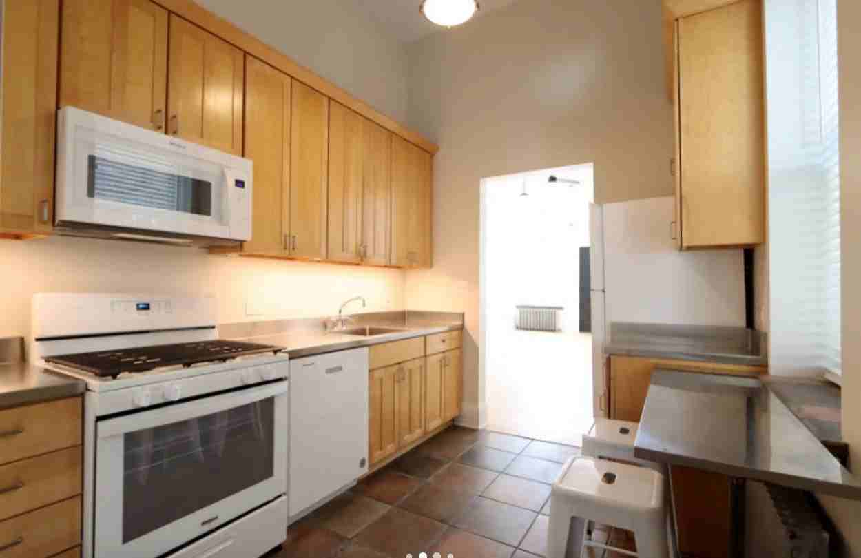 1318 W Erie St #1W - Photo 6 of 13