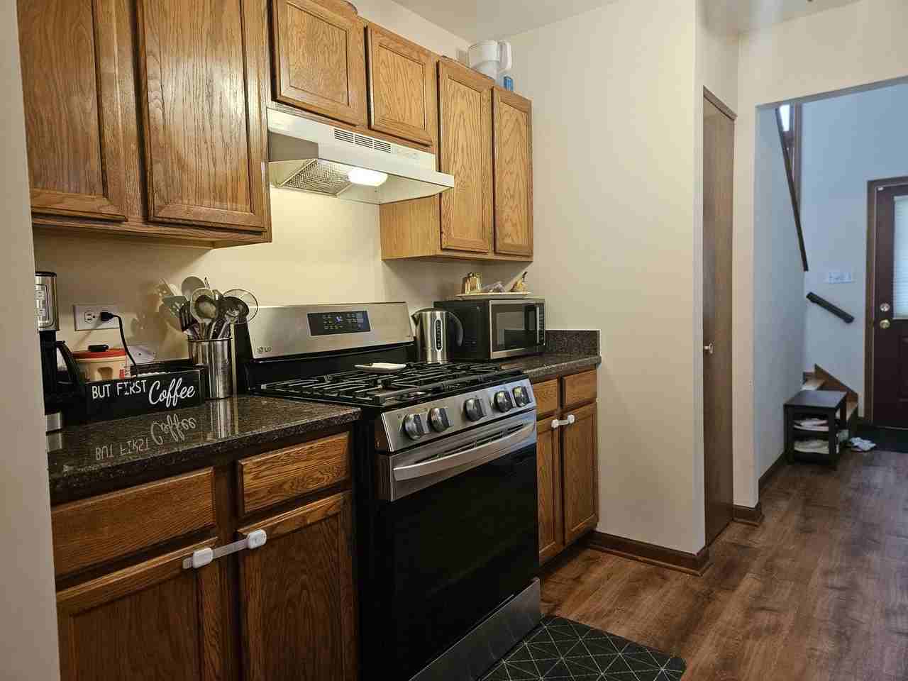 10956 S 76th Ave - Photo 4 of 14