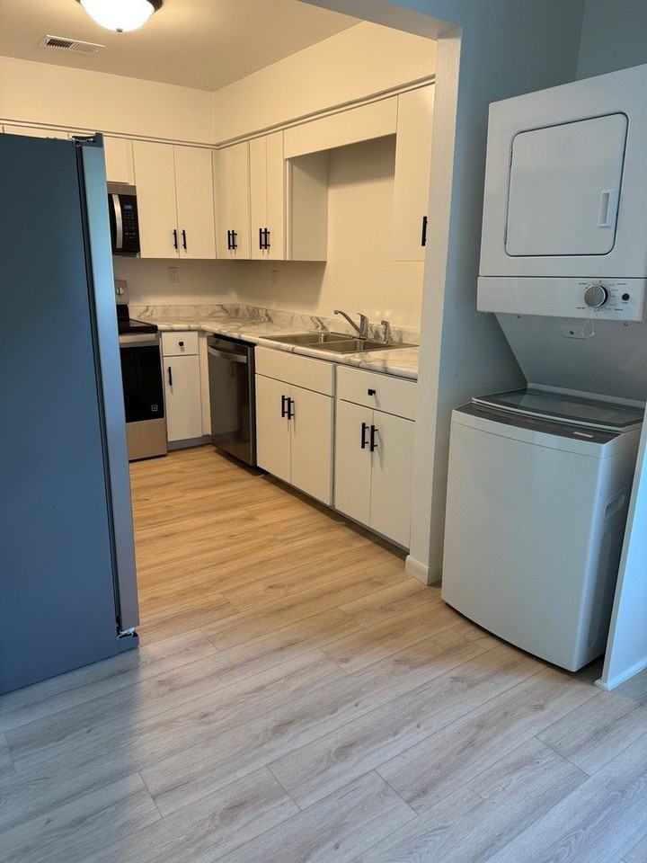 532 West St #3 - Photo 5 of 12