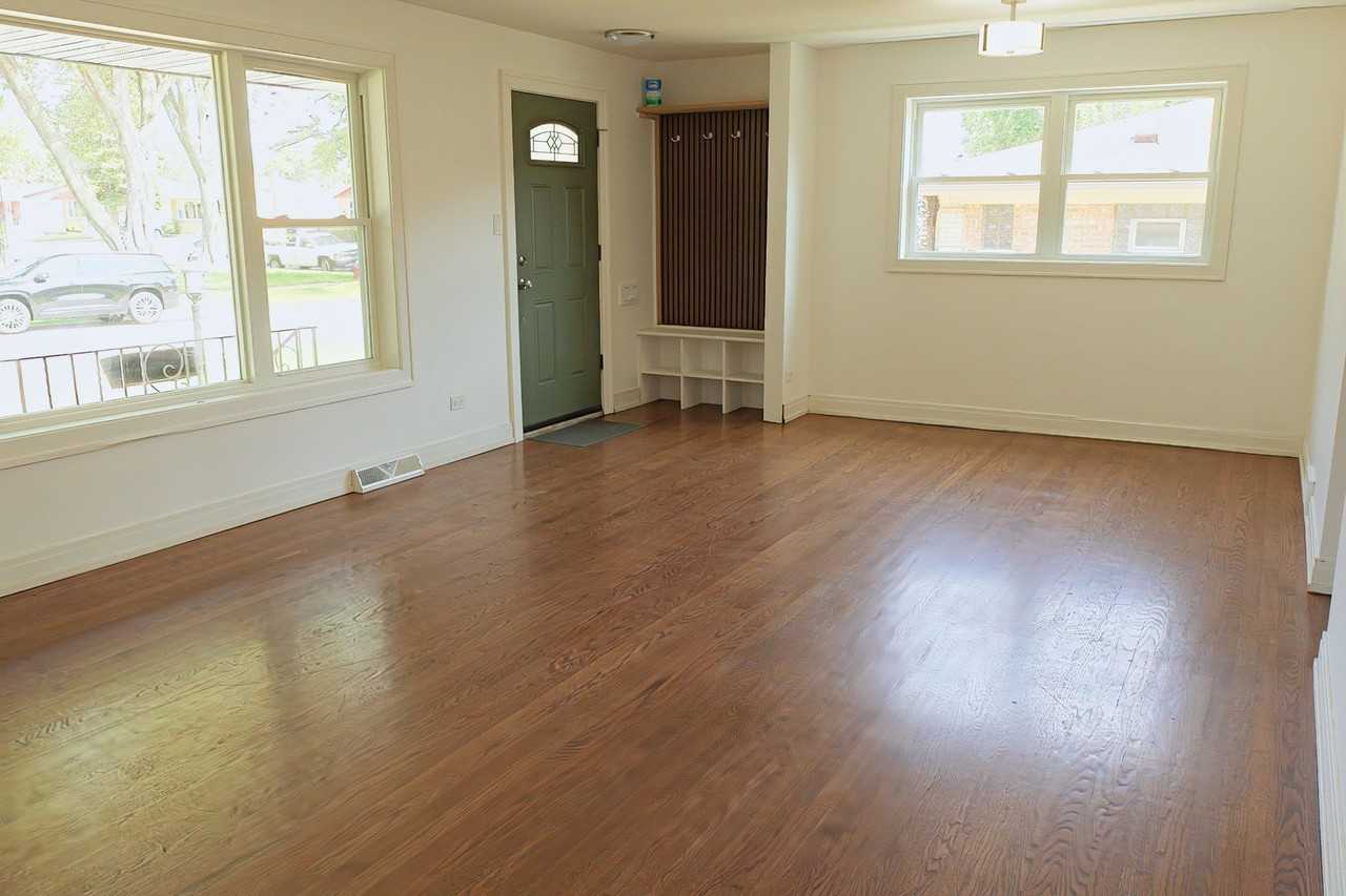 9944 Cook Ave - Photo 2 of 20