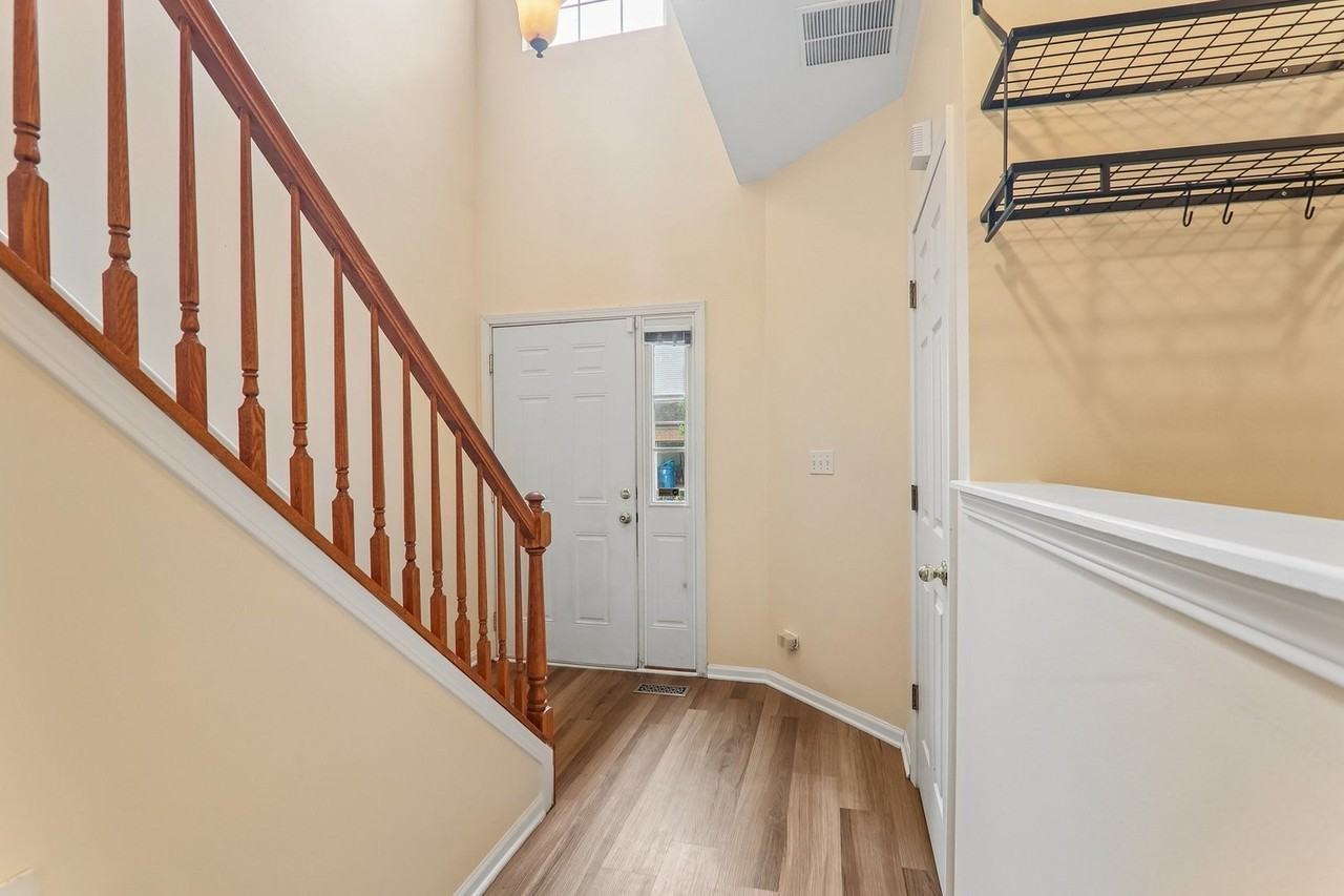 984 Parkhill Cir - Photo 5 of 50