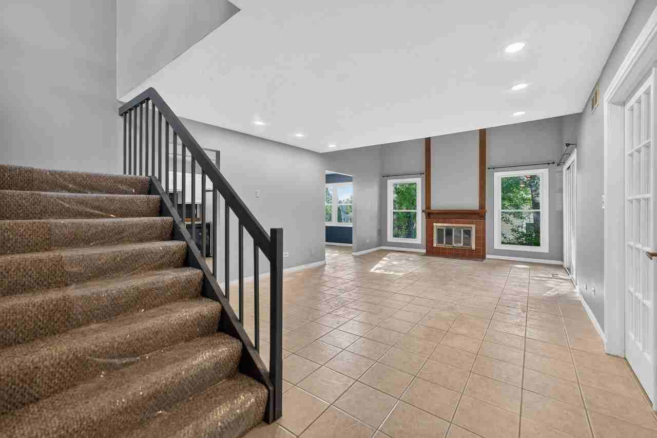 244 Coventry Ct #244 - Photo 3 of 37