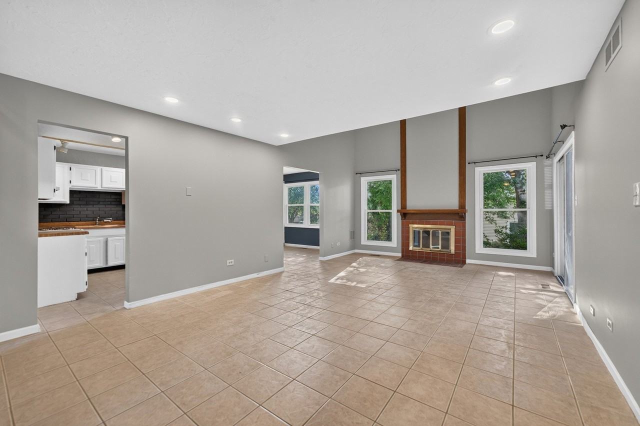 244 Coventry Ct #244 - Photo 4 of 37